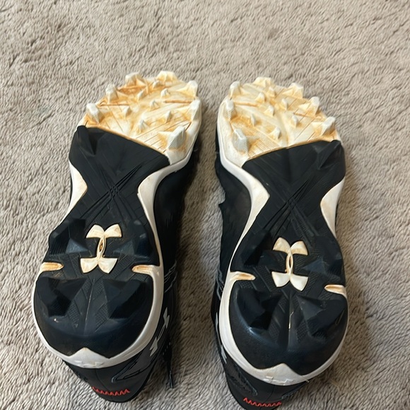 Men’s Under Armour Cleats - Picture 4 of 8